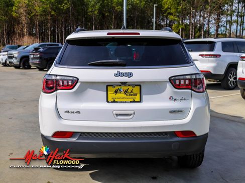 Used 2023 Jeep Compass Latitude w/ Sun and Sound Group image 7