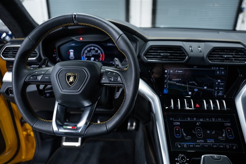 Used 2020 Lamborghini Urus AWD/4WD image 21