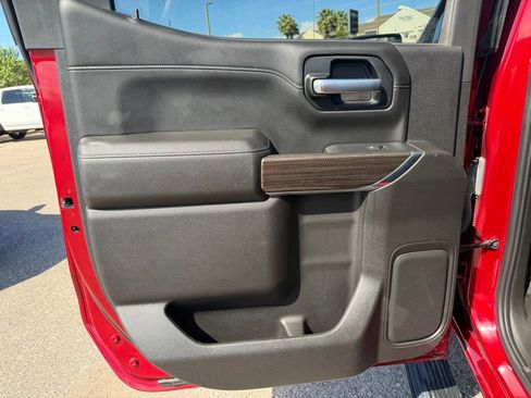 Used 2021 Chevrolet Silverado 1500 LT Trail Boss w/ Convenience Package II image 19