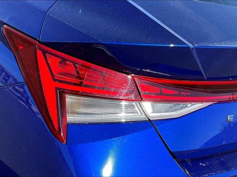 Used 2023 Hyundai Elantra Blue image 29