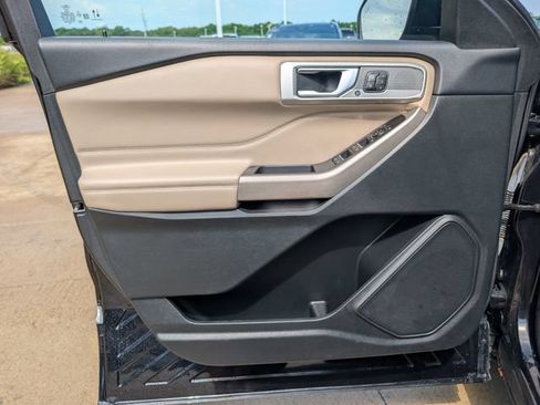 Used 2023 Ford Explorer Limited w/ Equipment Group 301A RWD image 15