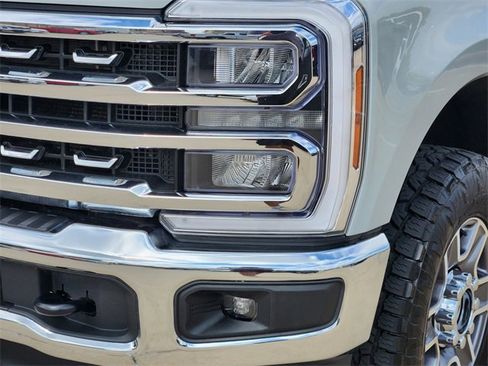 Used 2025 Ford F250 Lariat w/ FX4 Off-Road Package AWD/4WD image 17