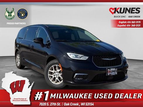 Used 2023 Chrysler Pacifica Touring-L FWD image 1