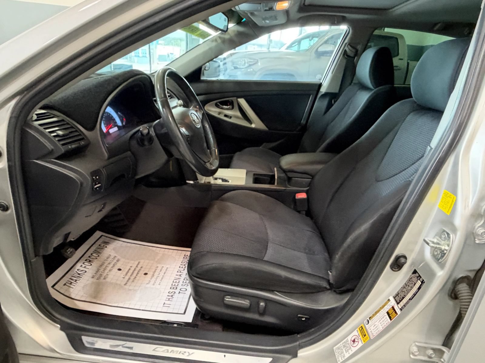 Used 2011 Toyota Camry SE w/ SE Extra-Value Pkg #1 FWD image 9