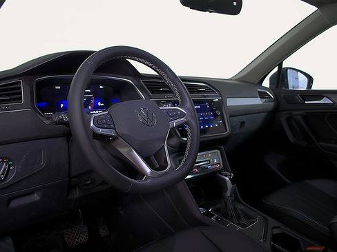 Used 2024 Volkswagen Tiguan SE w/ MDO Package, Three-Row image 22