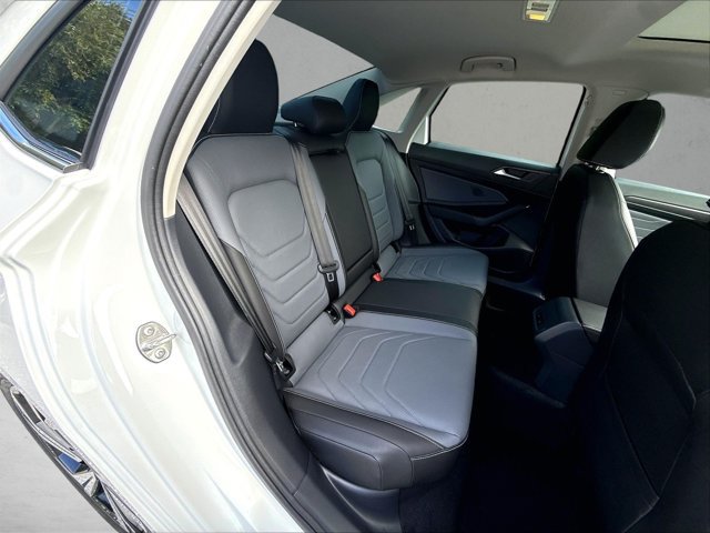 Used 2025 Volkswagen Jetta SEL FWD image 27