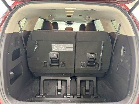 Used 2024 Kia Carnival EX FWD image 20