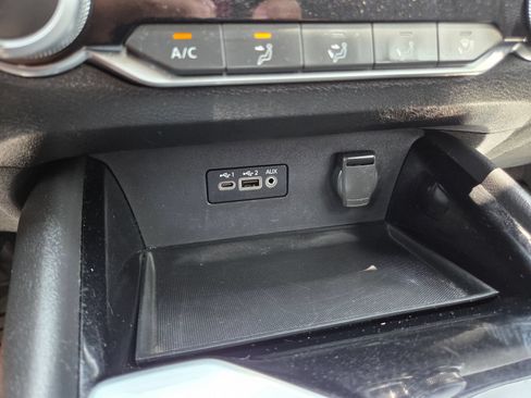 Used 2024 Nissan Altima 2.5 SV FWD image 34