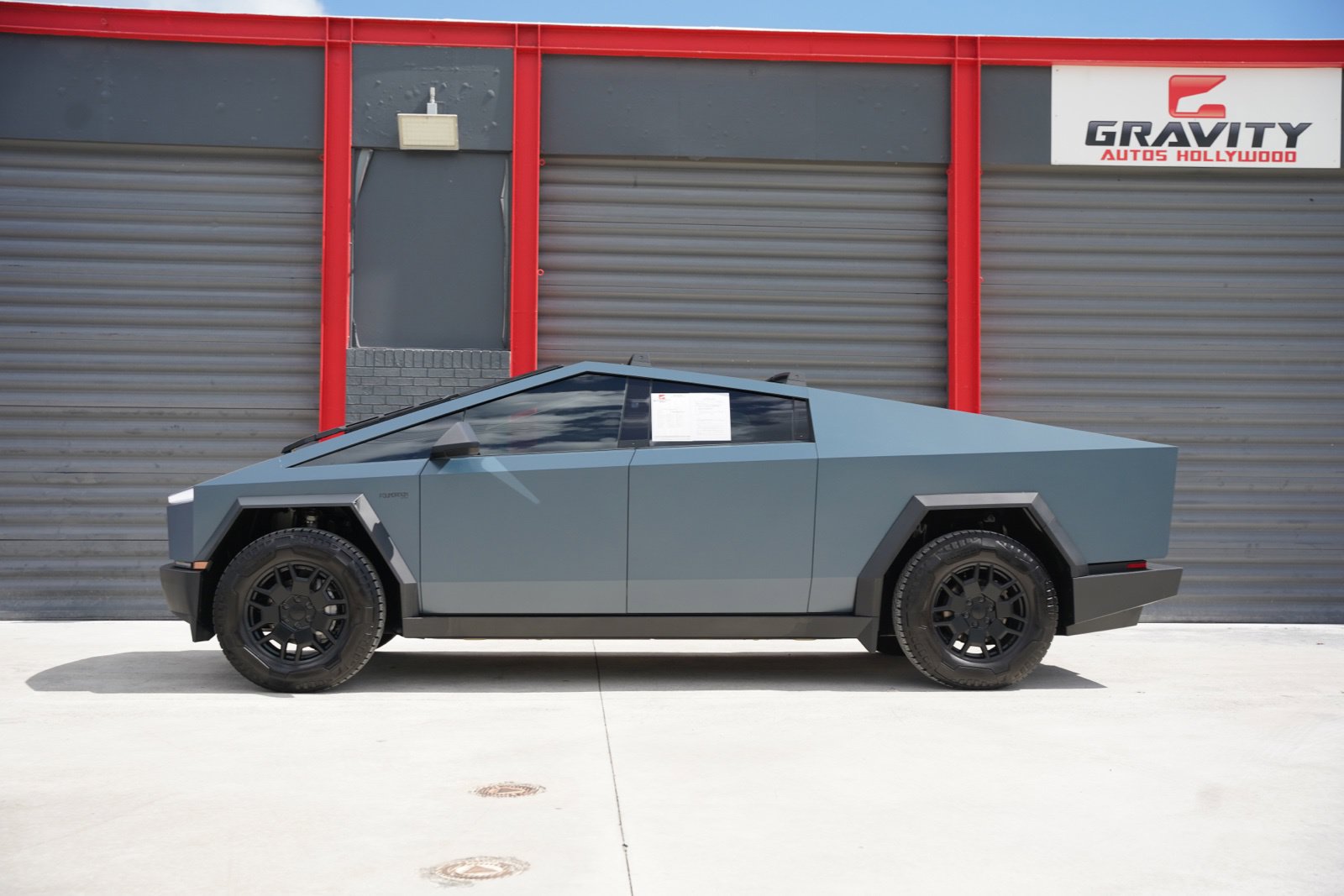 Used 2024 Tesla Cybertruck AWD Crew Cab image 7