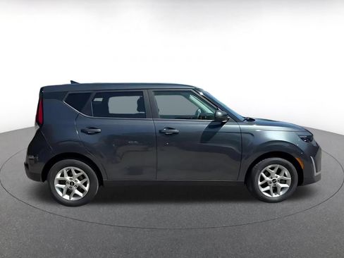 Used 2025 Kia Soul LX w/ LX Technology Package FWD image 16