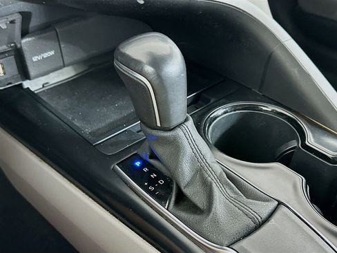 Used 2020 Toyota Camry SE image 24