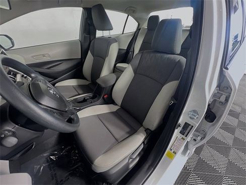 Used 2025 Toyota Corolla LE image 9