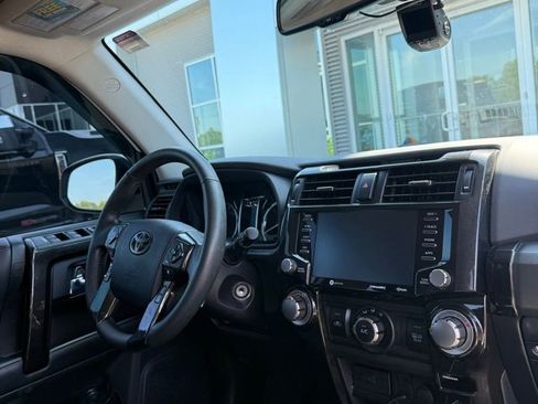 Used 2020 Toyota 4Runner TRD Off-Road AWD/4WD image 8