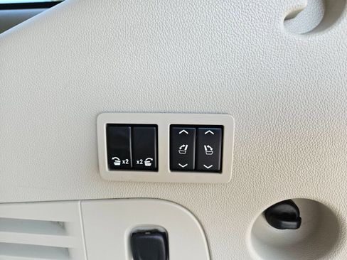 Used 2015 Cadillac Escalade Luxury image 16