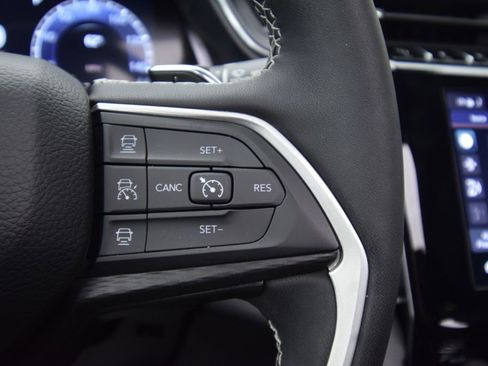 Used 2023 Jeep Grand Cherokee Altitude image 40