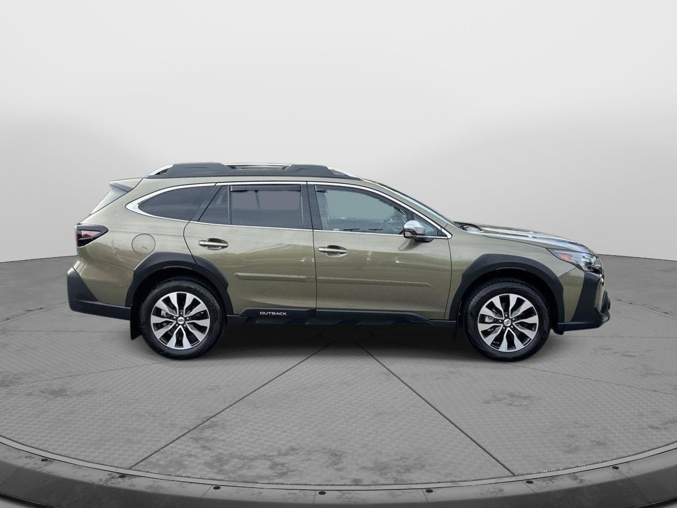 Used 2024 Subaru Outback Touring XT AWD/4WD image 2
