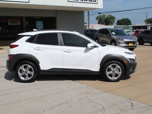 Used 2023 Hyundai Kona SEL w/ Convenience Package FWD image 3