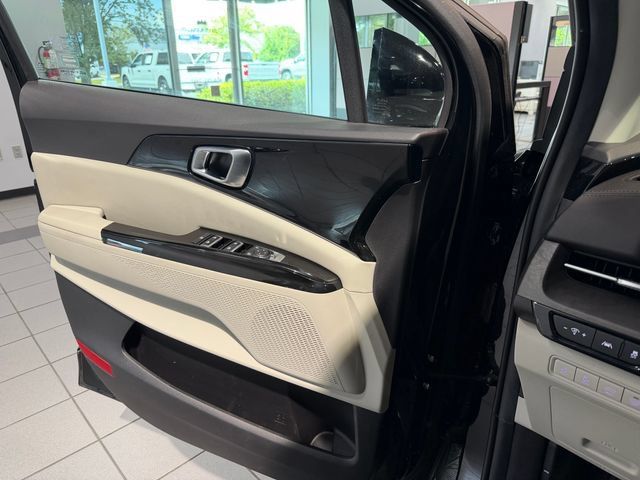 Used 2024 Kia Carnival EX FWD image 28
