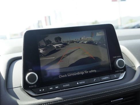 Used 2025 Nissan Rogue SV FWD image 12