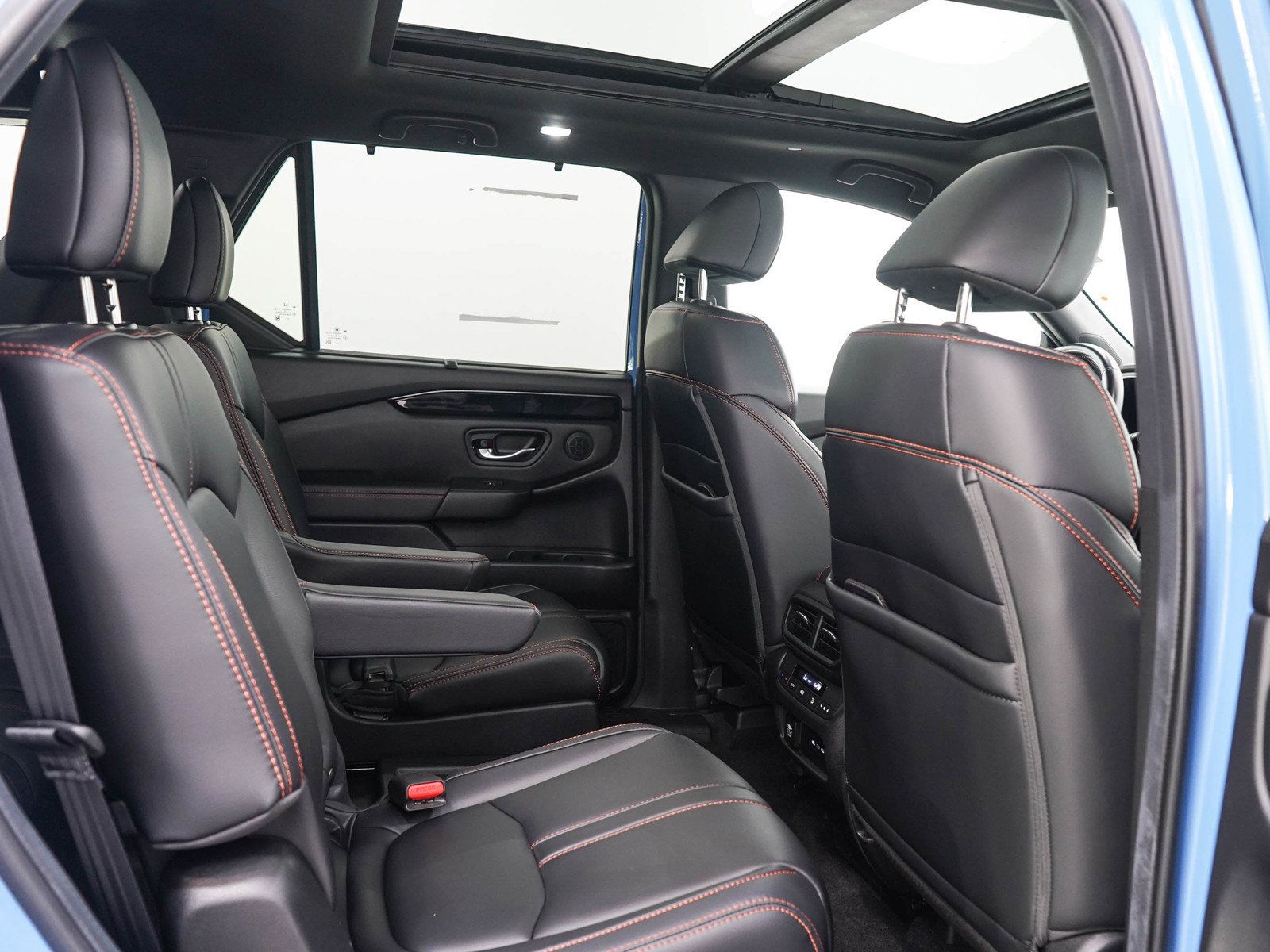 Used 2025 Honda Pilot TrailSport image 14