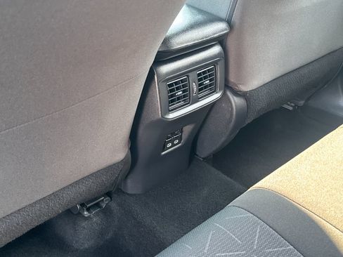 Used 2025 Toyota RAV4 XLE AWD/4WD image 37