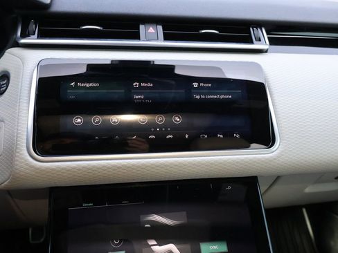 Used 2019 Land Rover Range Rover Velar R-Dynamic SE image 23