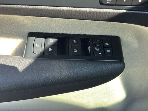 Certified 2026 Volvo XC40 B5 Plus AWD/4WD image 12