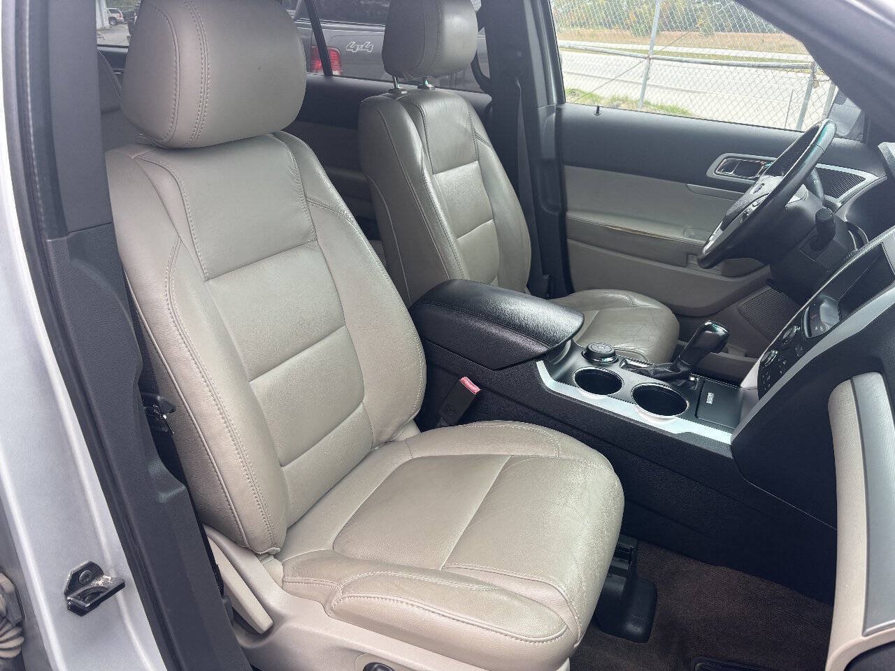 Used 2013 Ford Explorer XLT AWD/4WD image 14