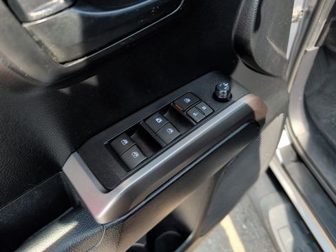 Used 2021 Toyota Tacoma SR5 AWD/4WD image 15