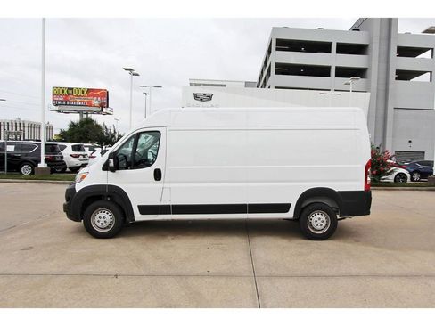 Used 2026 RAM ProMaster 2500 w/ Convenience Group FWD image 3