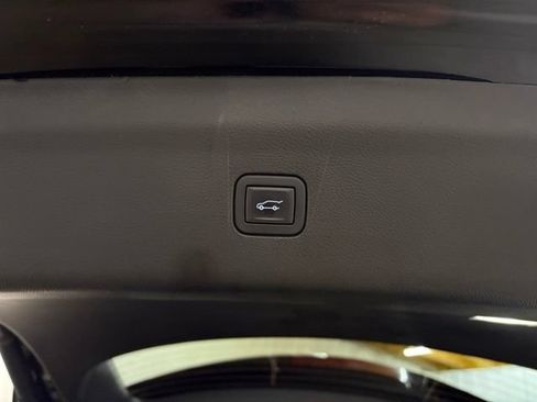 Used 2021 Buick Enclave Essence w/ Sun And Navigation Package AWD/4WD image 11