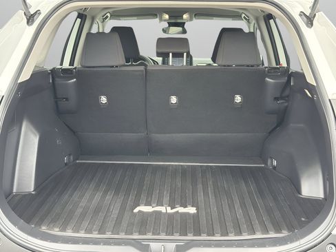 Used 2022 Toyota RAV4 LE FWD image 8