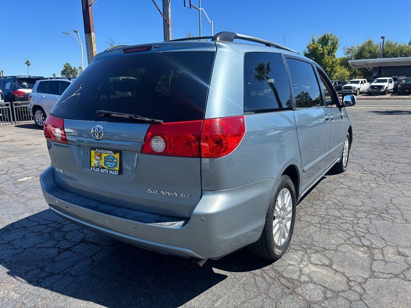 Used 2010 Toyota Sienna XLE FWD image 3