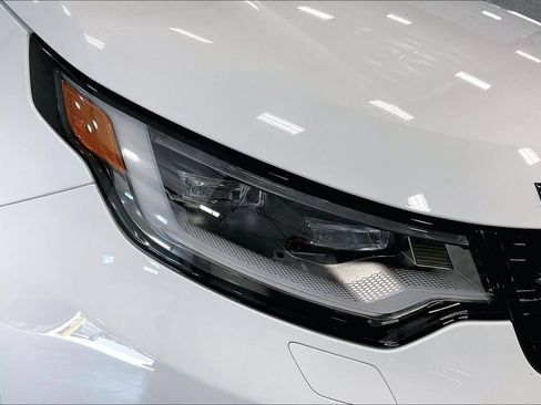 Certified 2025 Land Rover Discovery Dynamic SE AWD/4WD image 34