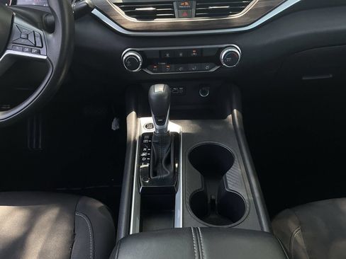 Used 2025 Nissan Altima 2.5 SV FWD image 13
