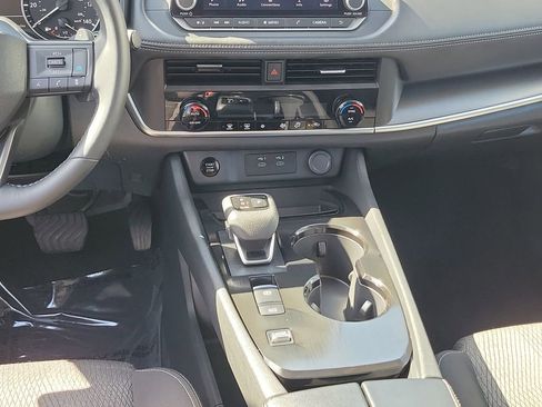 Used 2025 Nissan Rogue SV image 25