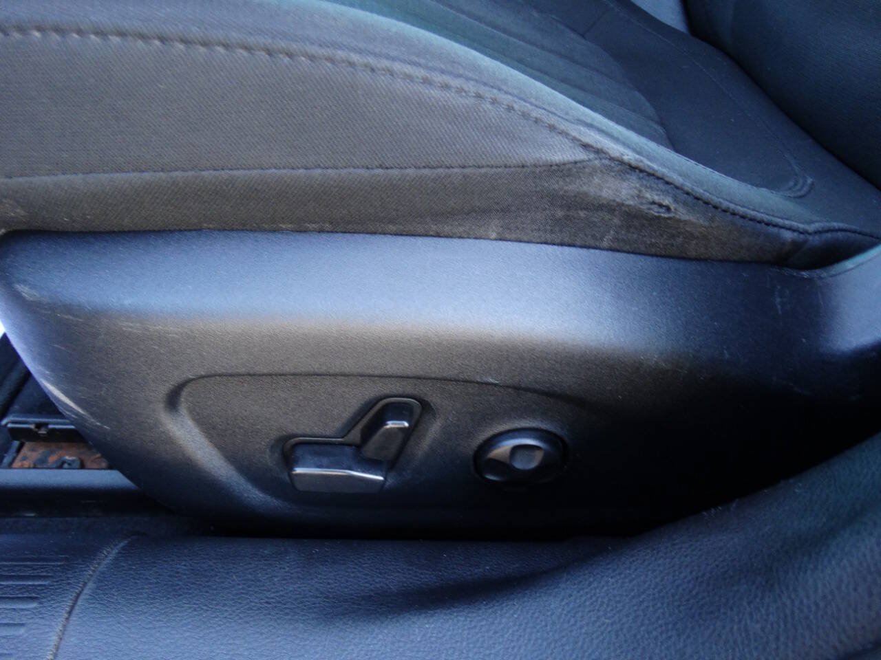 Used 2016 Chrysler 200 Limited FWD image 12
