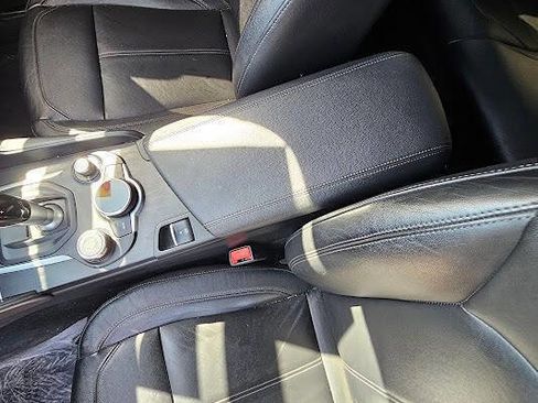 Used 2017 Alfa Romeo Giulia image 24