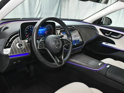 Used 2025 Mercedes-Benz E 450 4MATIC Sedan image 18