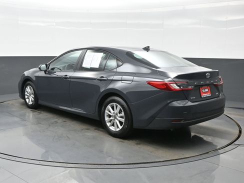 Used 2025 Toyota Camry LE image 4