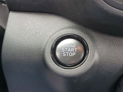 Used 2025 Hyundai Venue SEL FWD image 16