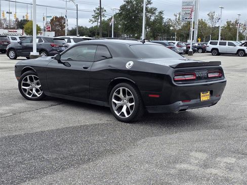 Used 2015 Dodge Challenger SXT Plus image 4