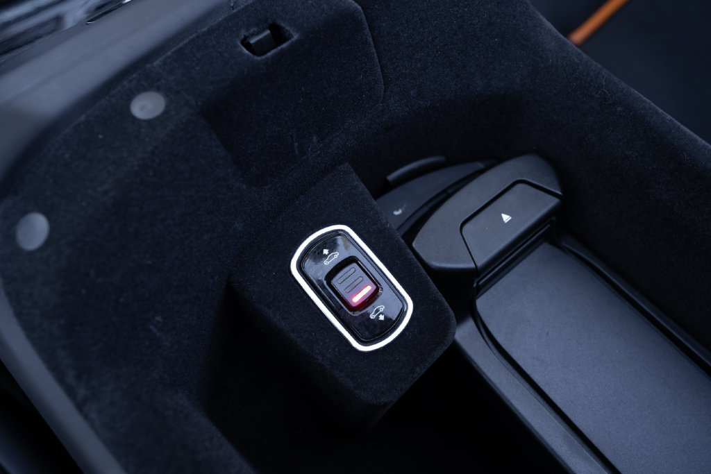 Used 2018 Rolls-Royce Dawn RWD image 38