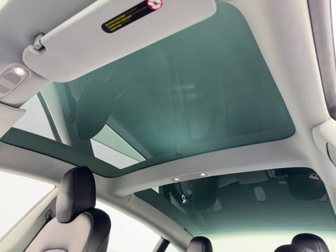 Used 2020 Tesla Model 3 Standard Range Plus image 7