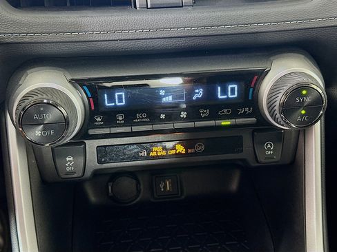 Used 2025 Toyota RAV4 XLE AWD/4WD image 23