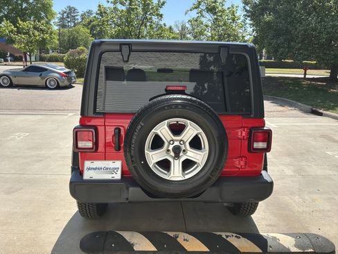 Used 2021 Jeep Wrangler Sport S image 9
