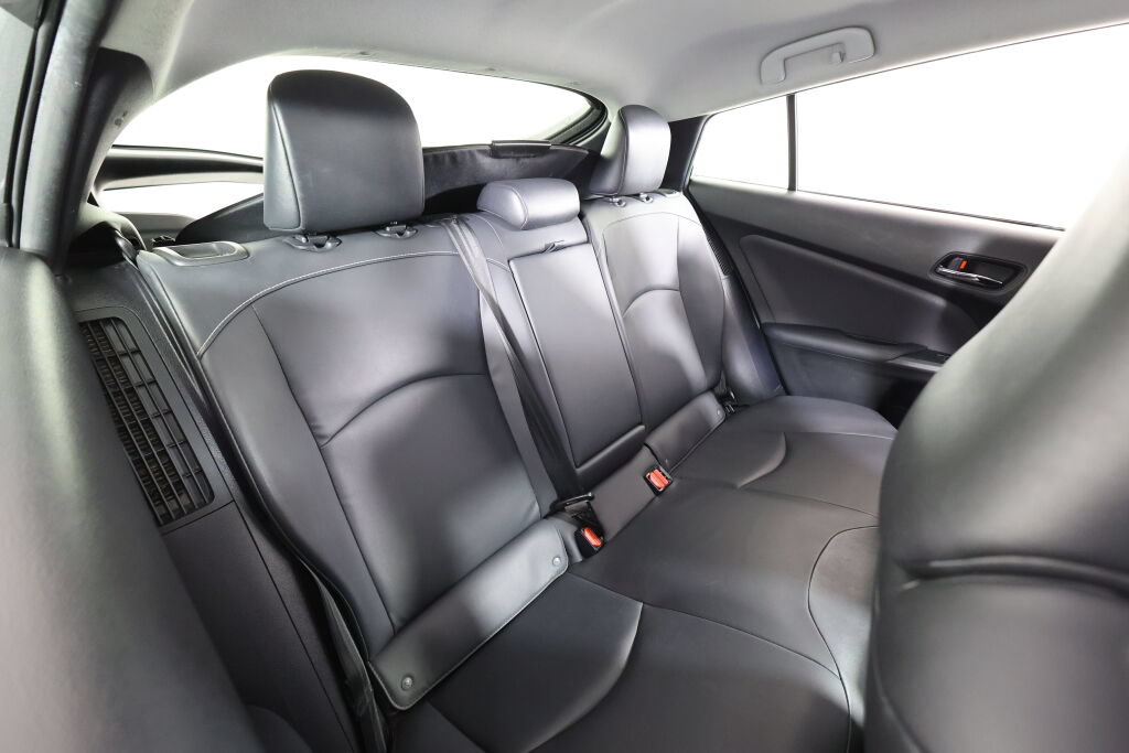 Used 2021 Toyota Prius Prime XLE w/ Carpet Mat Package (TMS) FWD image 20