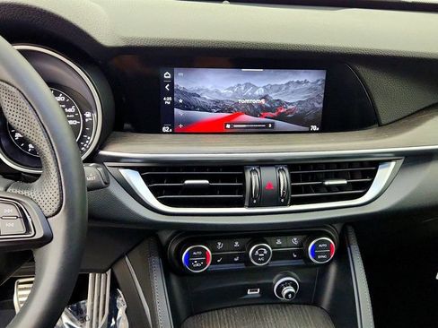 Used 2023 Alfa Romeo Stelvio Ti AWD/4WD image 18