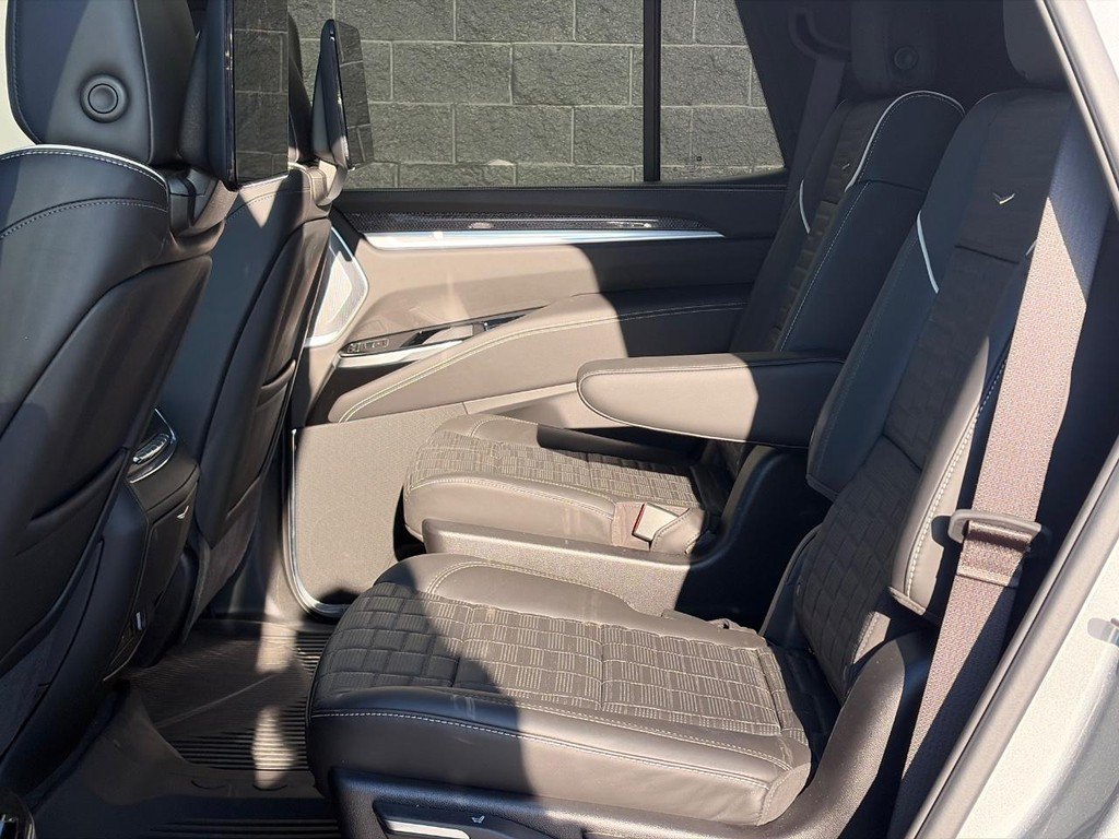 New 2026 Cadillac Escalade V w/ LPO, ONYX Package AWD/4WD image 8