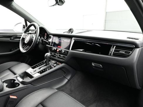 Certified 2025 Porsche Macan AWD/4WD image 19